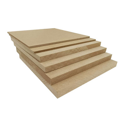 Se suministra directamente placa de carilla Mdf de 1,5 mm con fibra de madera y pegamento E0/E1/E2/WBP/melamina