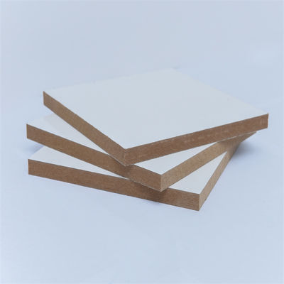 Papel de melamina de grano de madera flexible con superficie de cartón MDF en blanco y negro para consulta