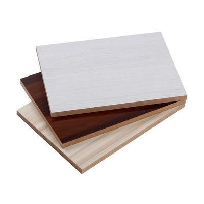Junta de melamina de MDF de 18 mm Junta de madera resistente a la humedad pegamento de melamina de doble cara WBP/E1